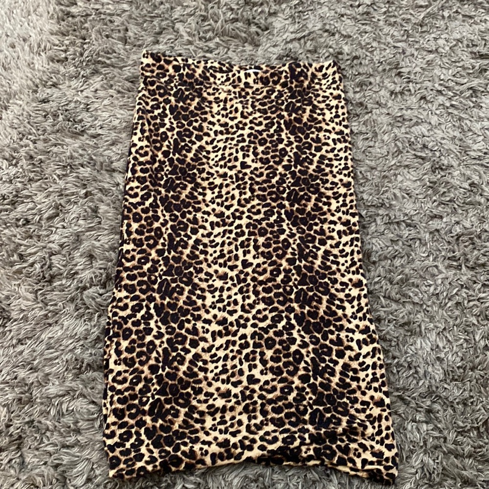 Stretchy leopard skirt